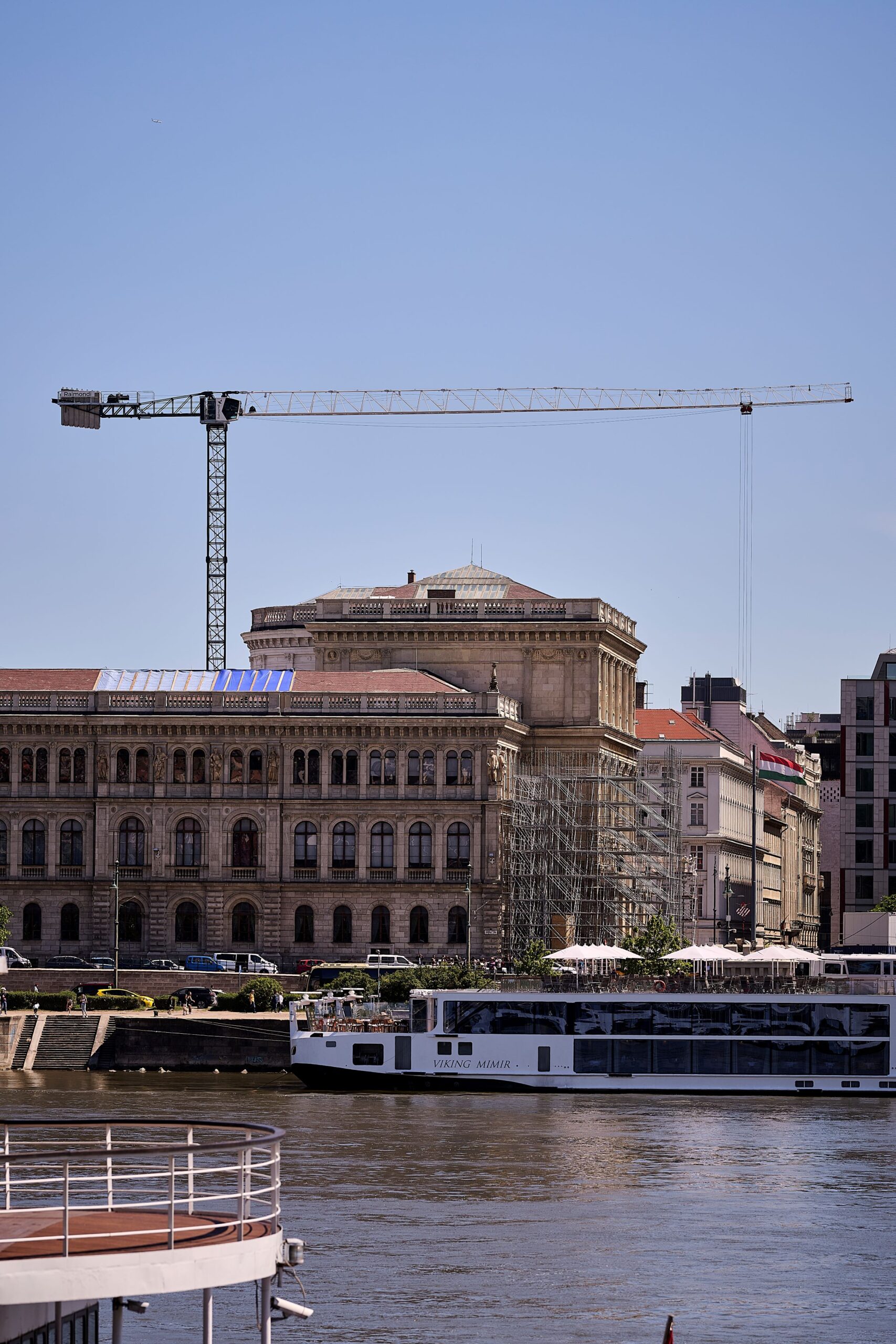 Raimondi T187 flat-top tower crane installed for the renovation of the Hungarian Academy of Science, In Budapest